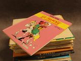 une pile de livres pour enfants empilés les uns sur les autres