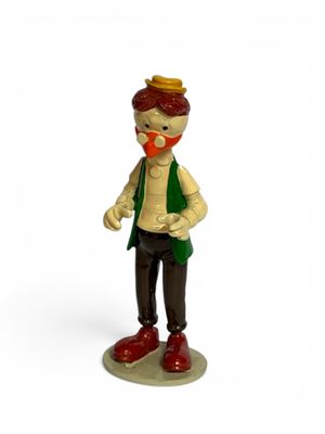 figurine de jouet représentant un homme avec une barbe et un chapeau