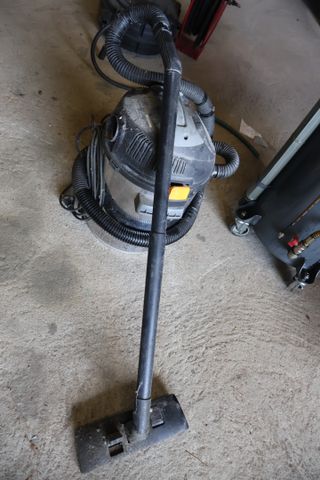 TITAN – Aspirateur bidon. Non testé. Visite à l'hôtel des ventes ...