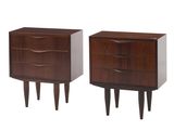 paire de tables de chevet en noyer datant du milieu du siècle, avec tiroirs