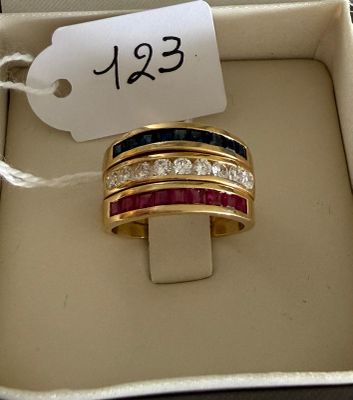 Bague 3 rangs en or jaune, sertie d'une ligne de 9 diamants …