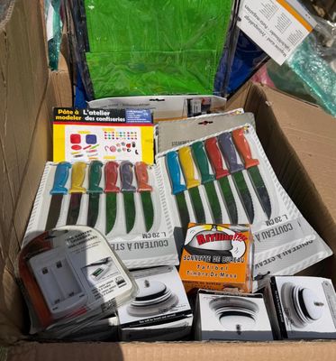 a box with many different types of knives in it