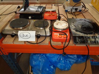 4 plaques électriques dont une à induction et une machine à …