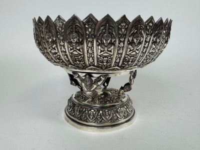 Coupe en argent étranger 800/1000 à décor de personnages et …