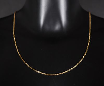 un collier à chaîne en or sur un mannequin mannequin mannequin mannequin mannequin mannequin mannequin mannequin mannequin mannequin
