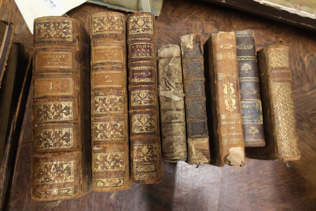Lot de livres du 18° siècle dont traité des retraits pour servir ...