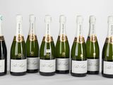 six bouteilles de champagne alignées