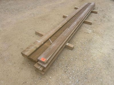 un tas de bois posé par terre