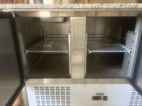 Un meuble réfrigéré de préparation à pizza ouvrant à trois p… (photo 2)