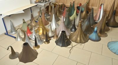 a lot of cones that are sitting on the floor