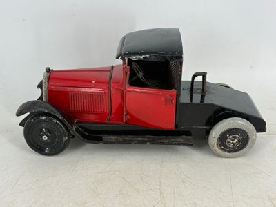 ANDRE CITROEN Tracteur C4, au 1/13°, en tôle peinte rouge et…