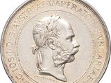 une vieille pièce de monnaie sur laquelle figure la tête d'un homme, sur fond blanc