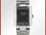 une image d'un gros plan d'une montre-bracelet sur un fond blanc