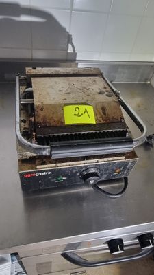 an image of a machine that is sitting on a table