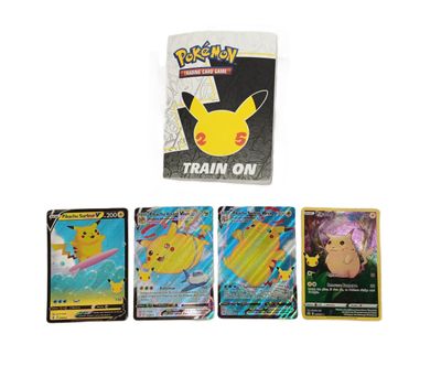 Coffret du jeu de cartes à collectionner Pokémon comprenant des cartes Pikachu et d'autres Pokémon