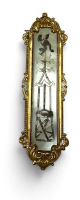 un miroir sur lequel est représenté un oiseau