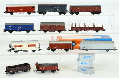 de nombreux trains miniatures exposés
