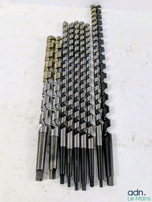 a bunch of drill bits sitting on top of a table