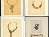 quatre photos encadrées de bijoux accrochées au mur d'une pièce