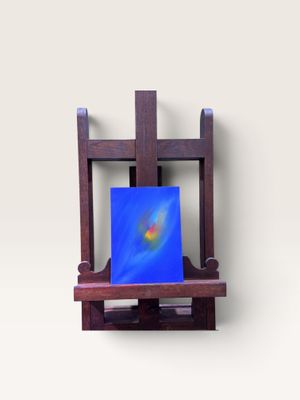 un petit chevalet avec un tableau posé dessus, accroché au mur