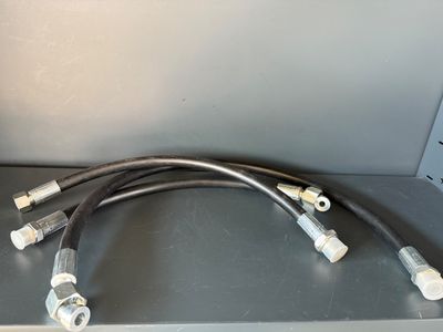Lot de 3 tuyaux hydrauliques. Neuf vendu en l’etat