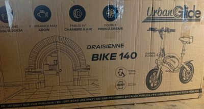 boîte en carton contenant le mode d'emploi et les instructions d'utilisation d'un vélo