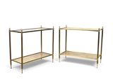 paire de tables d'appoint en laiton et en verre