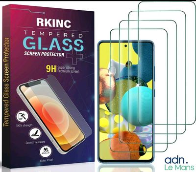 a set of three glass screen protectors for the samsung s9