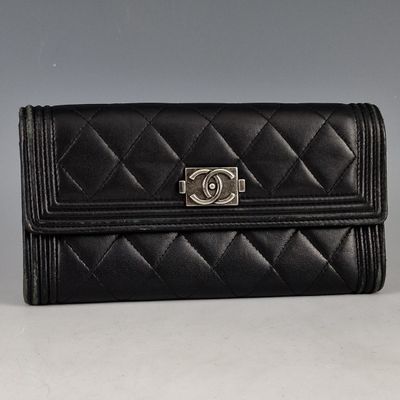 chanel black quilted leather wallet with silver cc logo