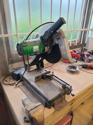 a machine that is sitting on top of a workbench
