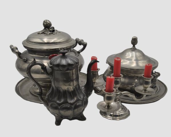 Étain - deux soupières avec plat, candélabre à 4 bras de lumière ...