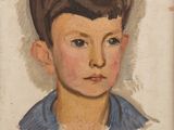 portrait d'un jeune garçon vêtu d'une chemise bleue à col blanc