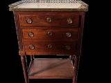 une image d'une commode en bois avec un plateau en marbre
