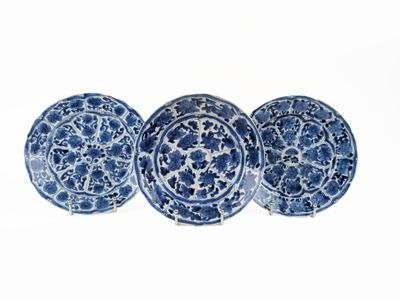 Trois assiettes en porcelaine Kangxi ornées de pivoines - Photo 1