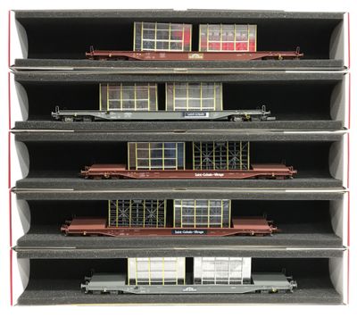 de nombreux wagons qui sont mis de côté