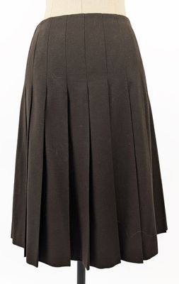 une jupe de femme sur un mannequin, un mannequin, un mannequin, un mannequin, un mannequin, un mannequin, un mannequin, un mannequin, un mannequin, un mannequin