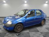 la photo d'une voiture bleue garée dans un garage