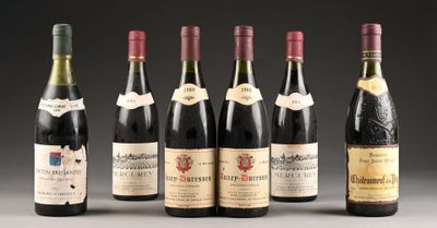 six bouteilles de vin sont alignées dans une rangée