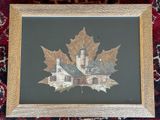 une photo d'une maison avec une feuille dessus