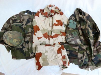 Lot comprenant : tenue camouflée neuve (veste + pantalon) + …