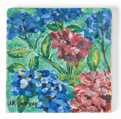 une peinture représentant des fleurs bleues et roses sur fond vert