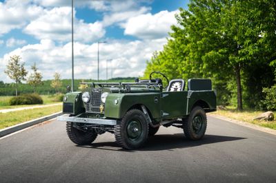 Voiture Particulière - Modèle Inconnu - Estimation 25 000 – 35 000 €