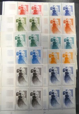 une image représentant une feuille de timbres sur laquelle figurent un homme et une femme