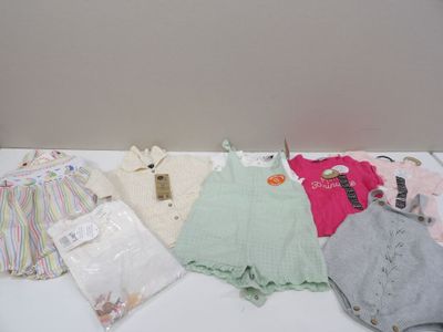 a lot of baby clothes that are on a table