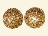 paire de boucles d'oreilles dorées ornées de filigrane