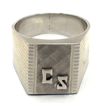 Bague chevalière en or blanc 18K 750ml aux initiales CS sur fond quadr - Photo 1