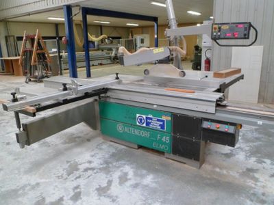une photo d'une machine dans une usine