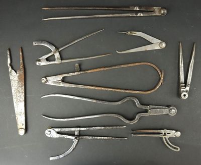 many different types of tools that are on the table