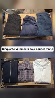 des vêtements pour hommes exposés dans un magasin, accompagnés de la mention « cinquante vêtements pour adultes mixtes »