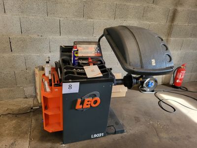 a small machine that is sitting in a garage